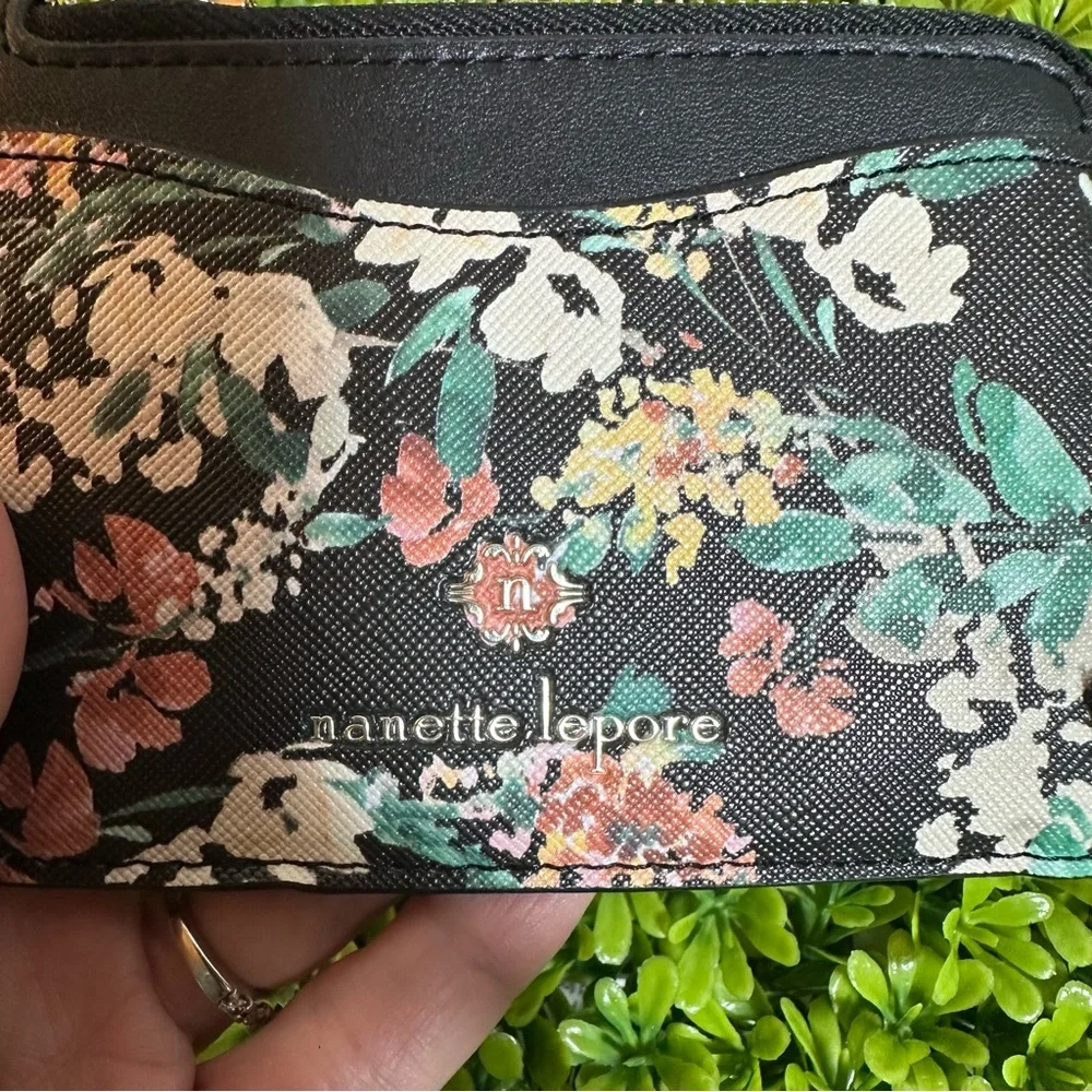 NWOT Nanette Lepore Floral Black Wallet with Gold Colored Trim and Wrist Chain - Picture 6 of 9